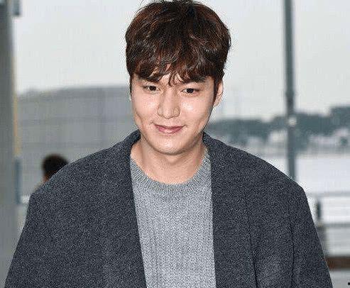 小鲜肉明星变油腻大叔,从青春偶像到油腻大叔的华丽转身